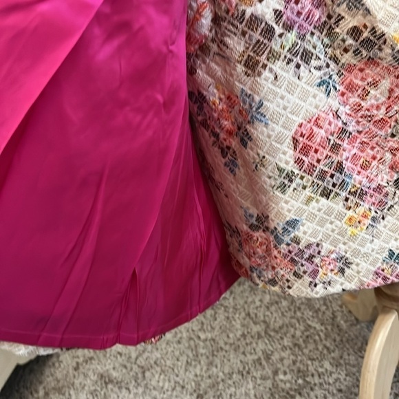 Like New Oiliy Brocade Wrap Skirt (Button and aside Tie) Size 34 Pleated - Picture 4 of 13